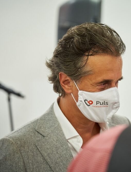 Dr Igor Tulevski sa zaštitnom maskom