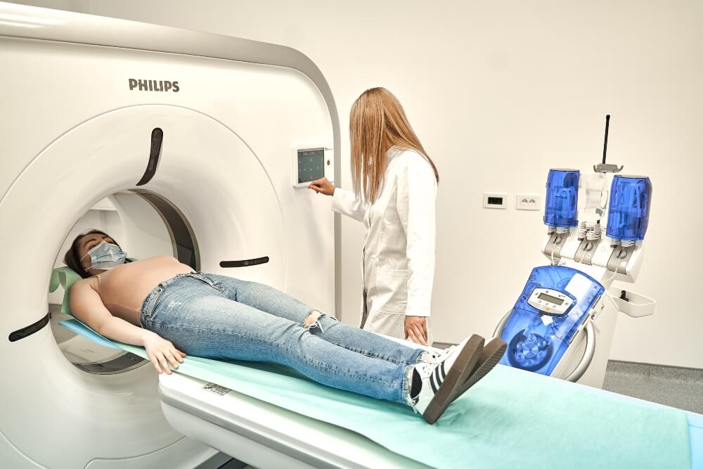 The patient enters the CT scanner - Pulse Cardiology Center
